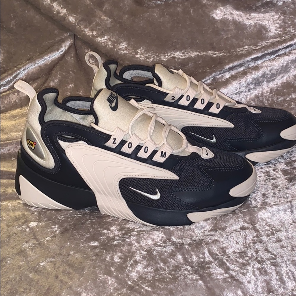𝙲𝚄𝚃𝙴 💓🖤 Black & Cream Nike Zoom 2k